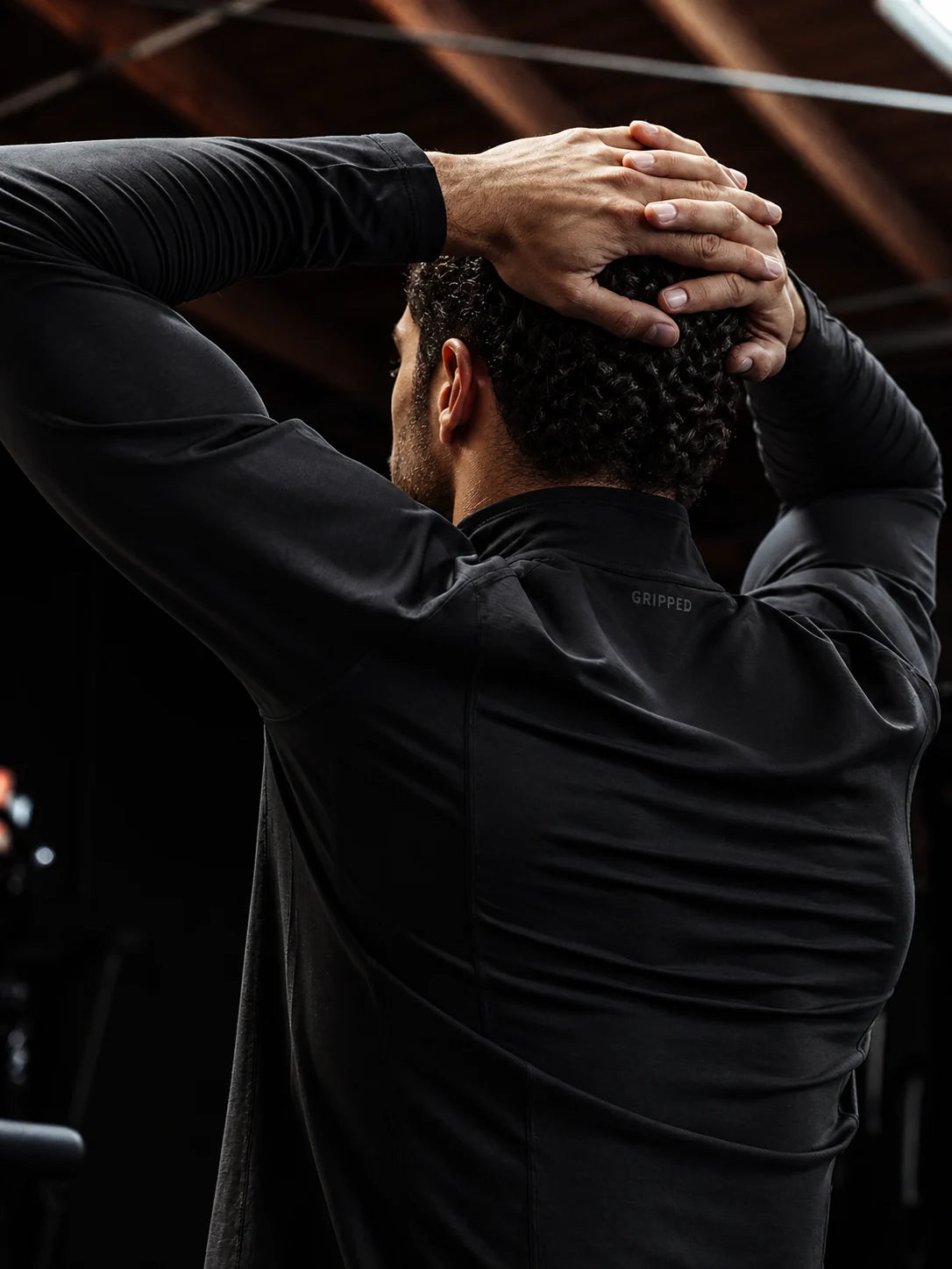 Quarter Zip nero — logo Gripped discreto sul retro